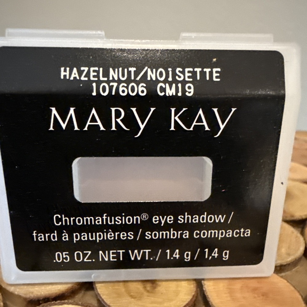 Mary Kay‎ CHROMAFUSION EYE SHADOW 0.05 Oz Hazelnut 107606